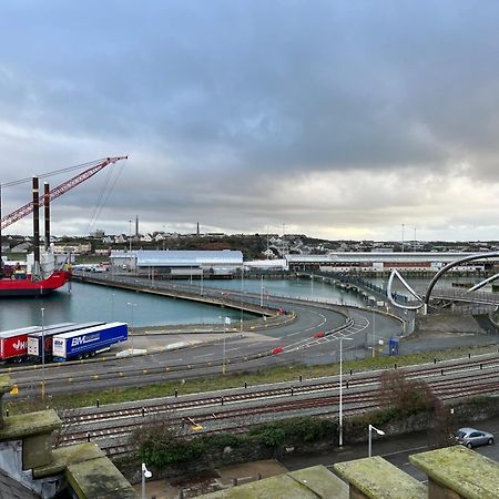 Lower Harbour Watch Holyhead Exteriör bild